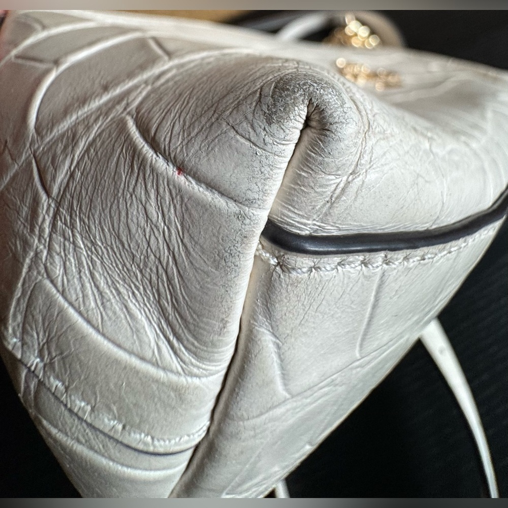Coach
CHARLOTTE CROC EMBOSSED SHOULDER BAC - Picture 14 of 16